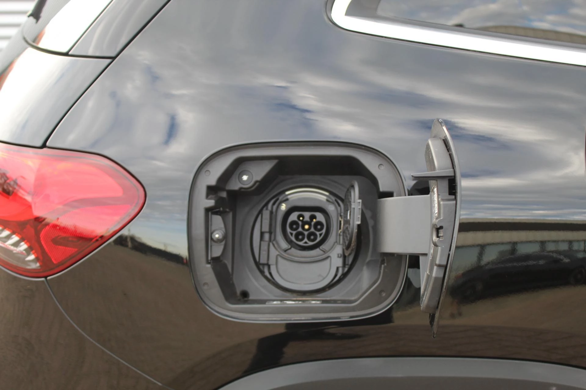 Hoofdafbeelding Mercedes-Benz EQA