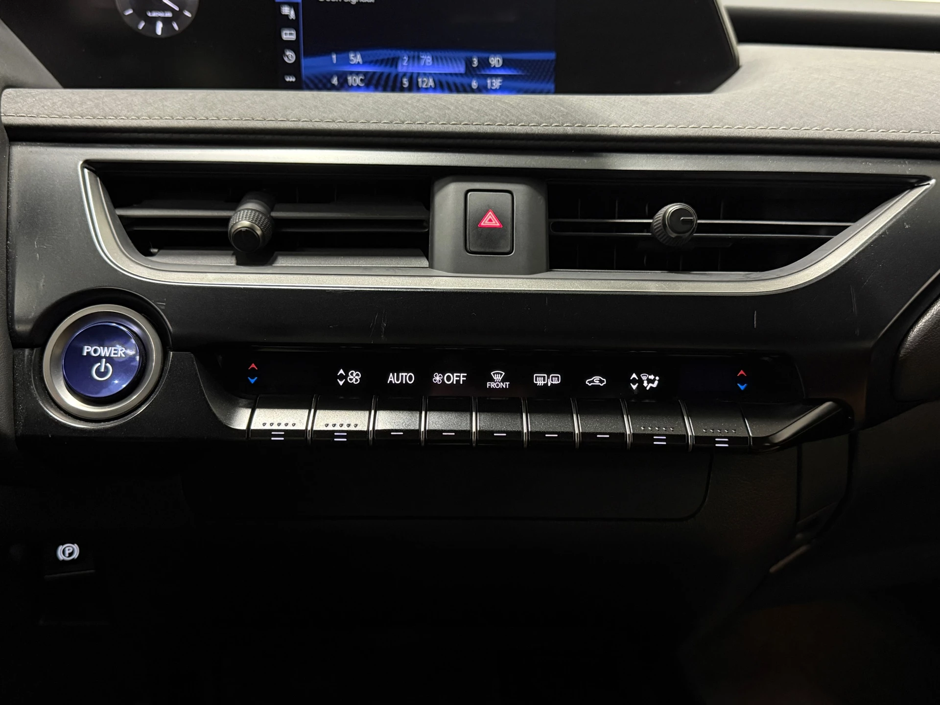 Hoofdafbeelding Lexus UX