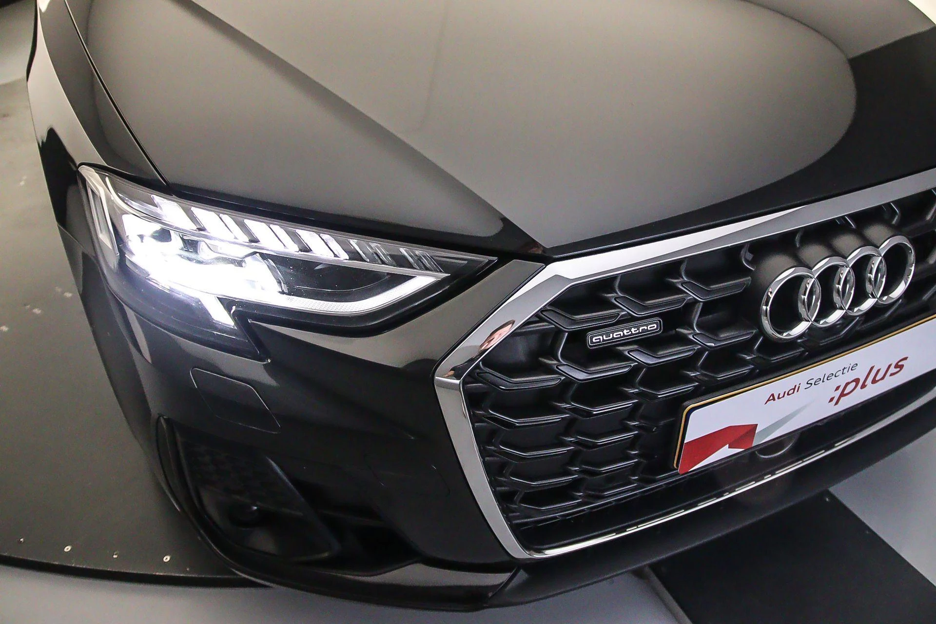 Hoofdafbeelding Audi A8