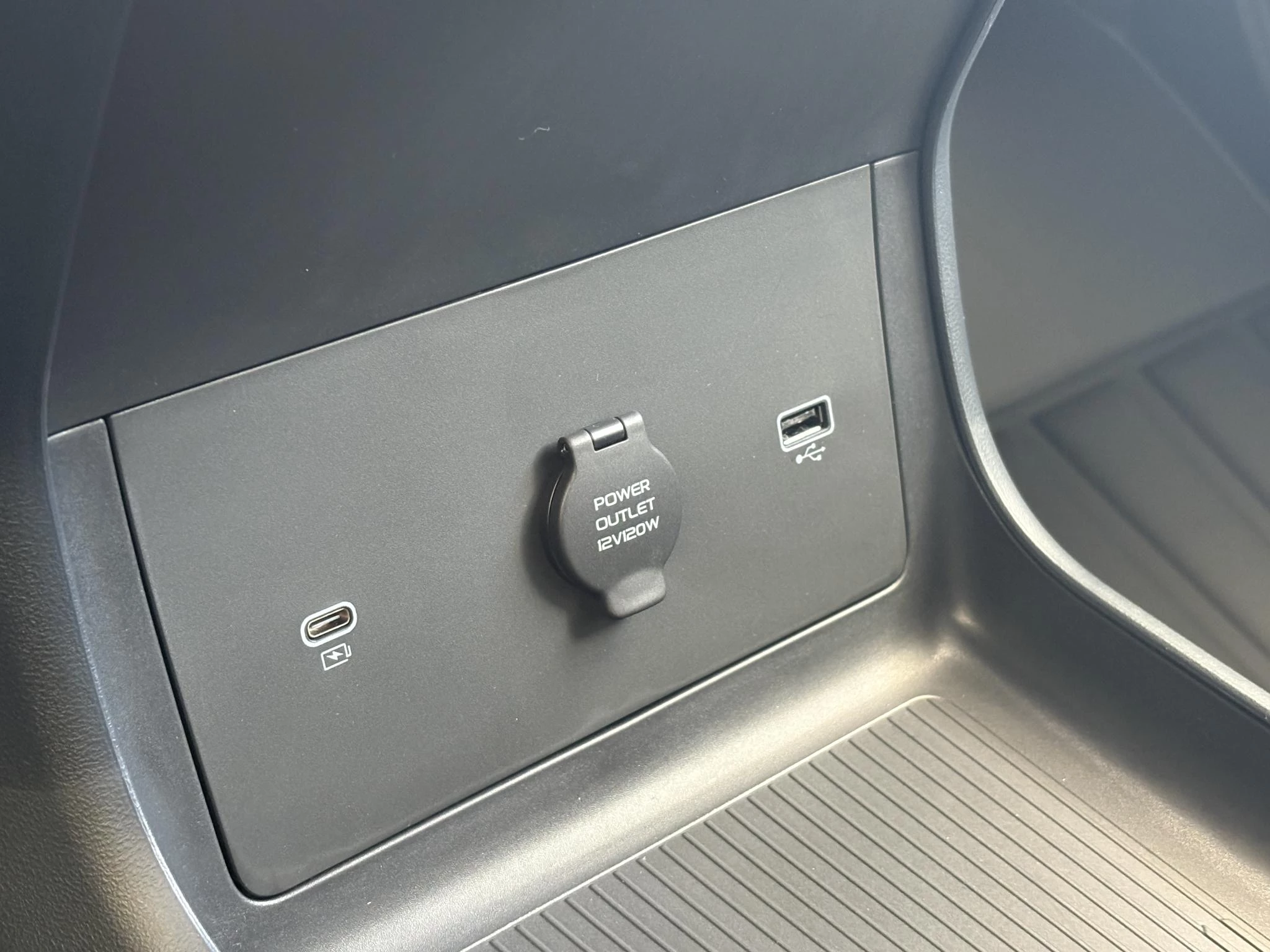 Hoofdafbeelding Geely E5
