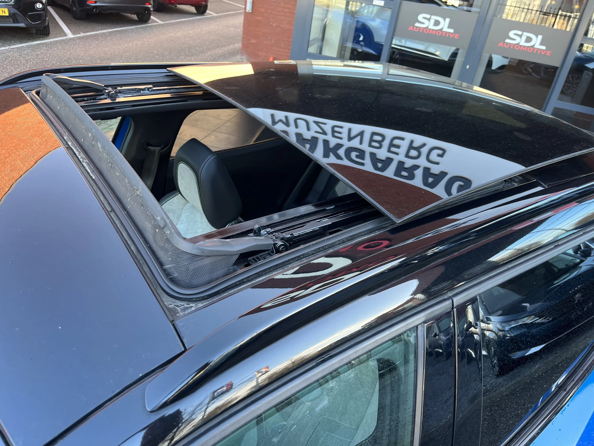 Hoofdafbeelding Peugeot e-2008