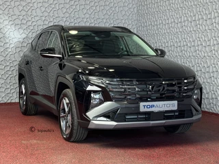 Hoofdafbeelding Hyundai Tucson Hyundai Tucson NIEUWE AUTO 1.6 T-GDI PHEV 252PK PANORAMA CAMERA CARPLAY STOELVERW. V+A PLUG IN HYBRIDE - 5 JAAR GARANTIE