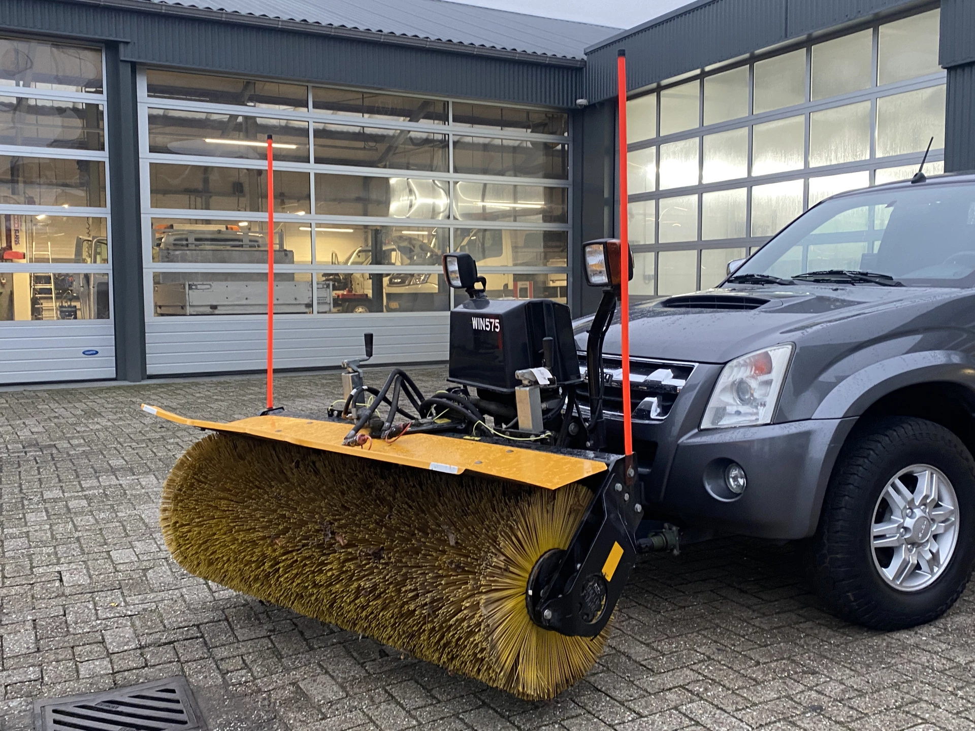 Hoofdafbeelding NIDO Rolbezem Sneeuwbezem