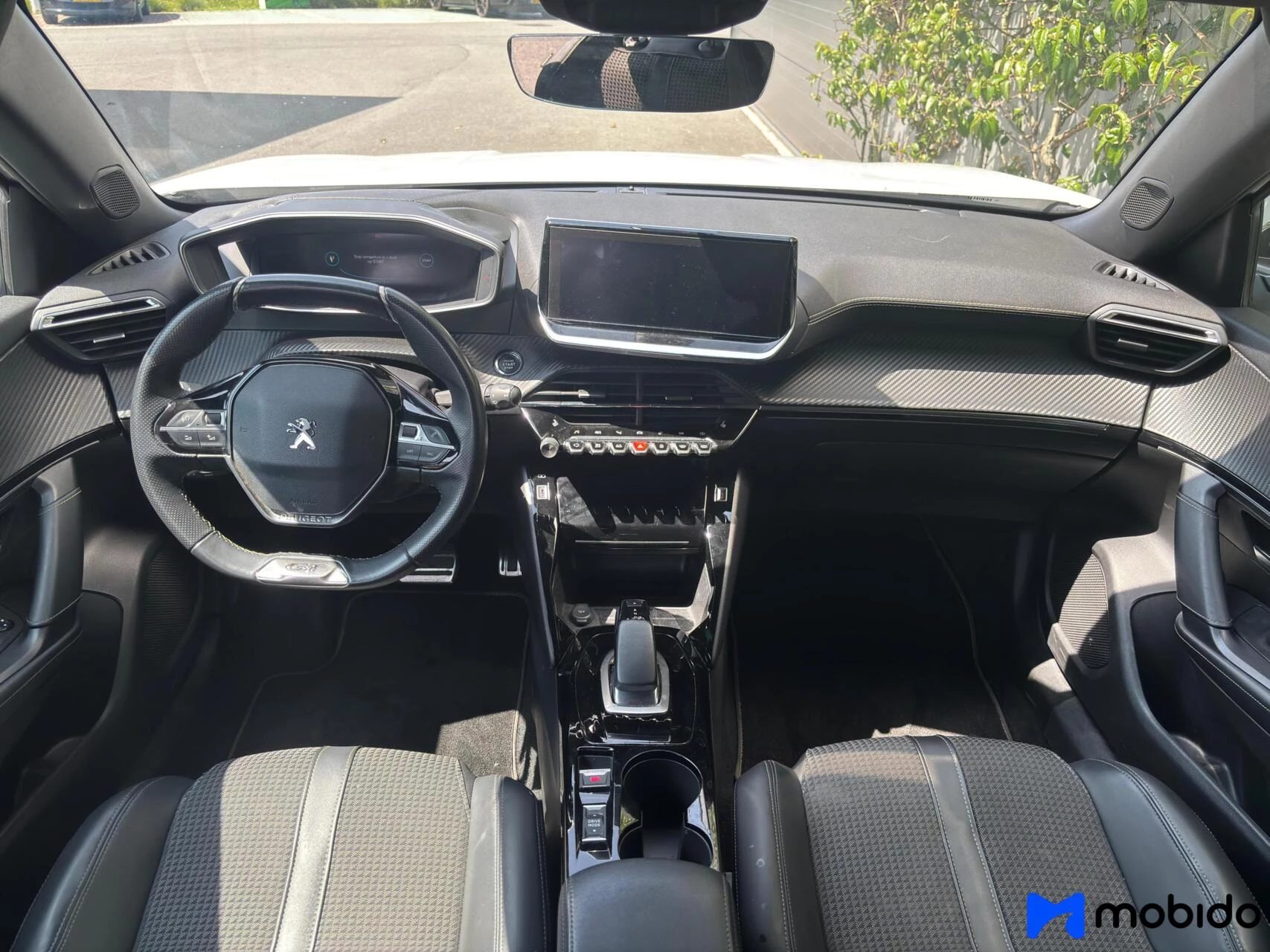 Hoofdafbeelding Peugeot e-2008
