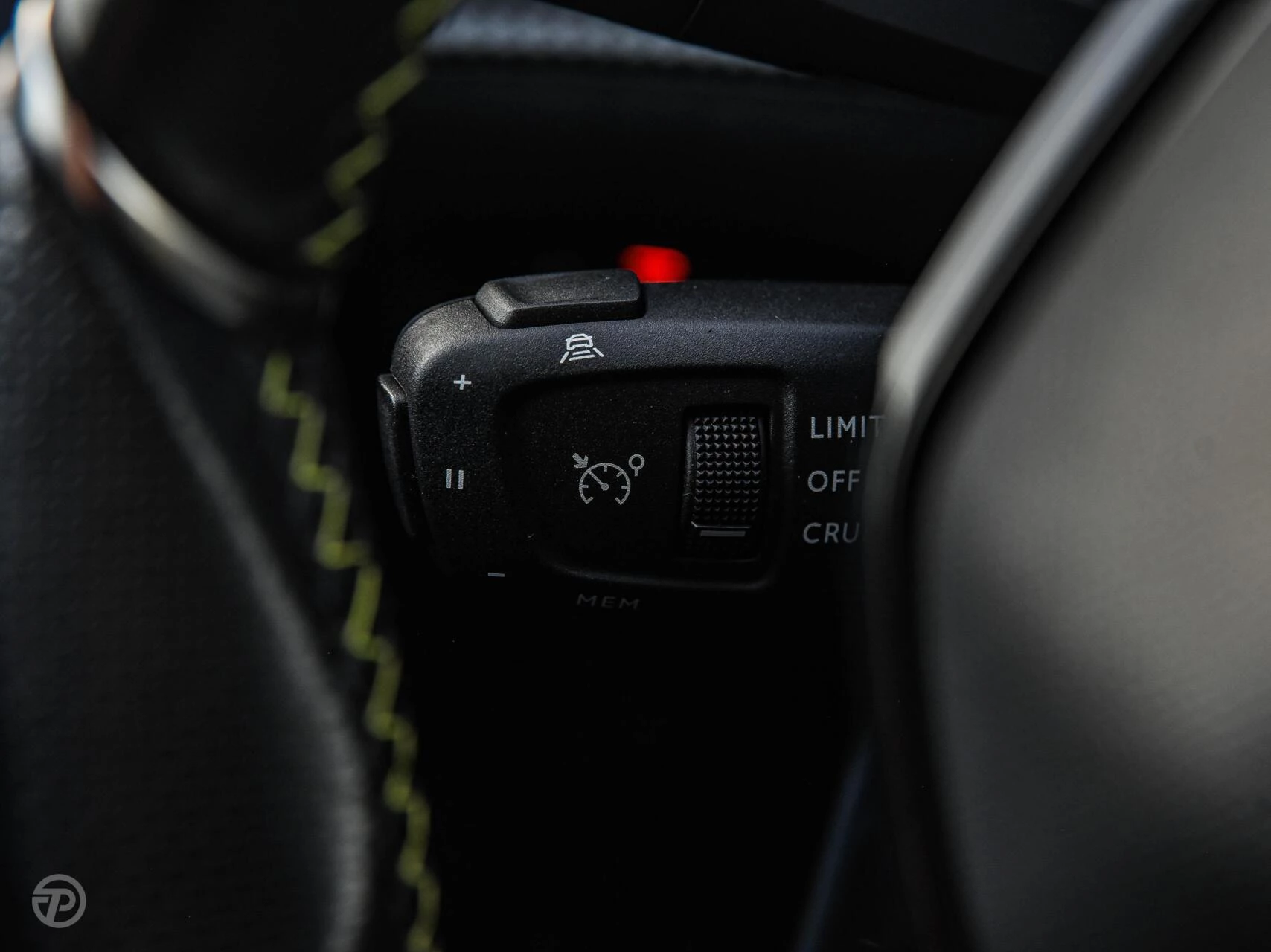 Hoofdafbeelding Peugeot e-2008