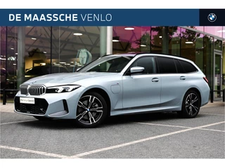 BMW 3 Serie Touring 330e M Sport Automaat / Panoramadak / Trekhaak / Sportstoelen / Achteruitrijcamera / Comfort Access / Active Cruise Control / Parking Assistant