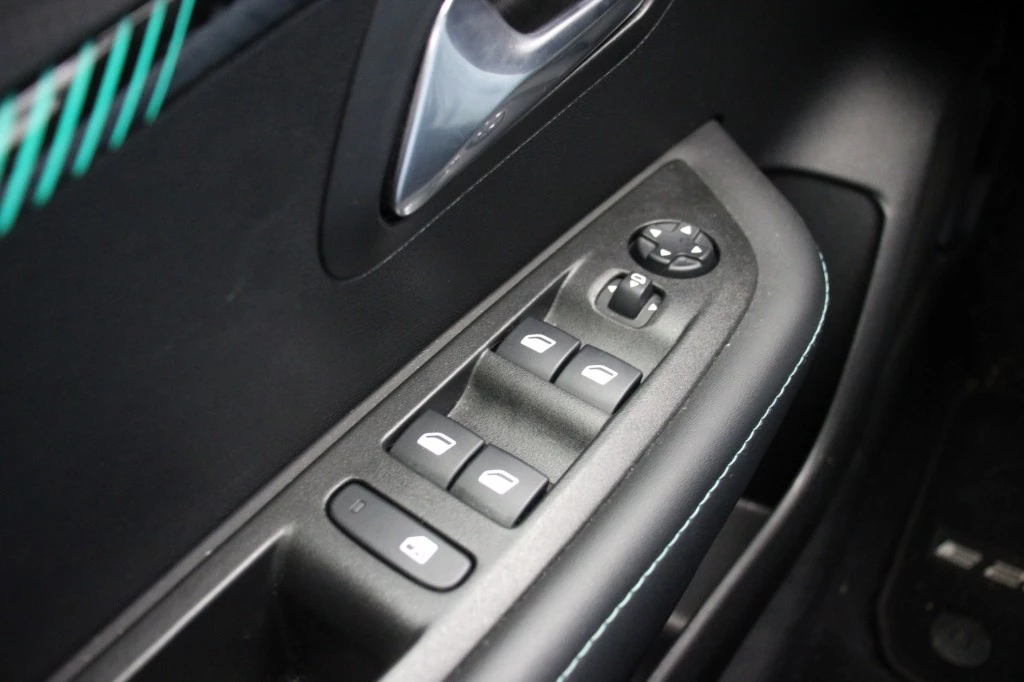 Hoofdafbeelding Peugeot e-208