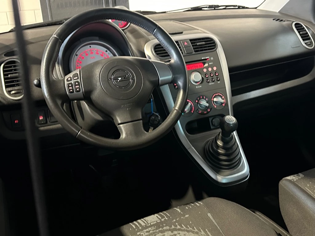 Hoofdafbeelding Opel Agila