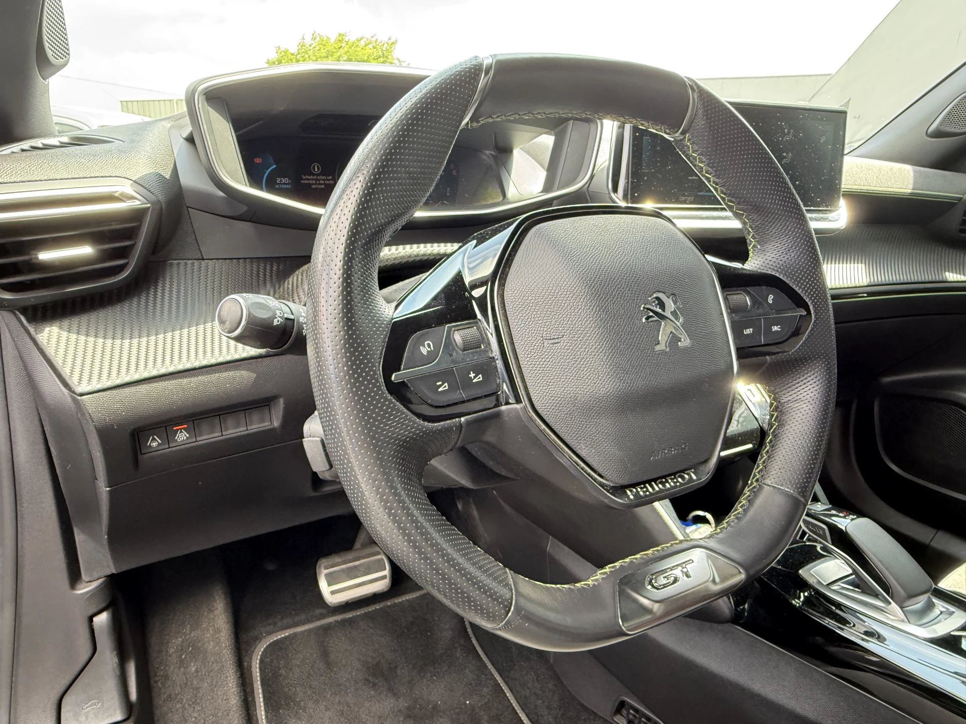 Hoofdafbeelding Peugeot e-2008