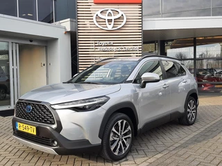 Toyota Corolla Cross 2.0 High Power Hybrid First Edition BLIND-SPOT ELEK-ACHTERKLEP KEYLESS LM-VELGEN PARK-SENSOREN APPLE/ANDROID STOELVERW DRAADLOOS-LADEN AD-CRUISE BLUETOOOTH DAB+