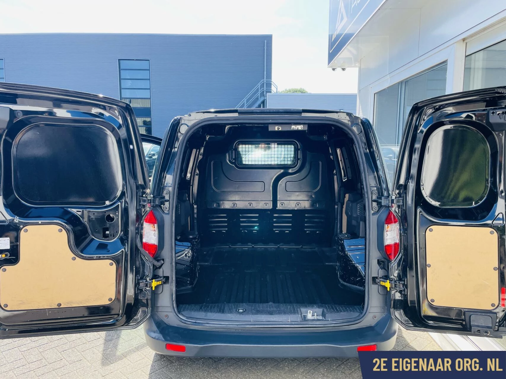 Hoofdafbeelding Ford Transit Courier