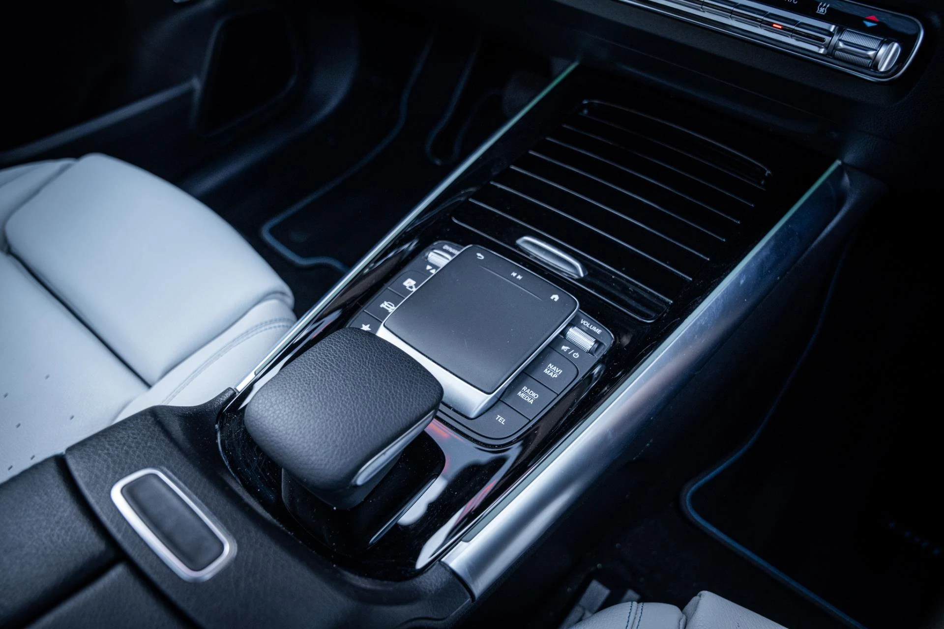 Hoofdafbeelding Mercedes-Benz EQA
