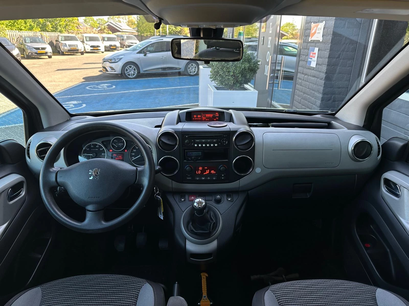 Hoofdafbeelding Peugeot Partner