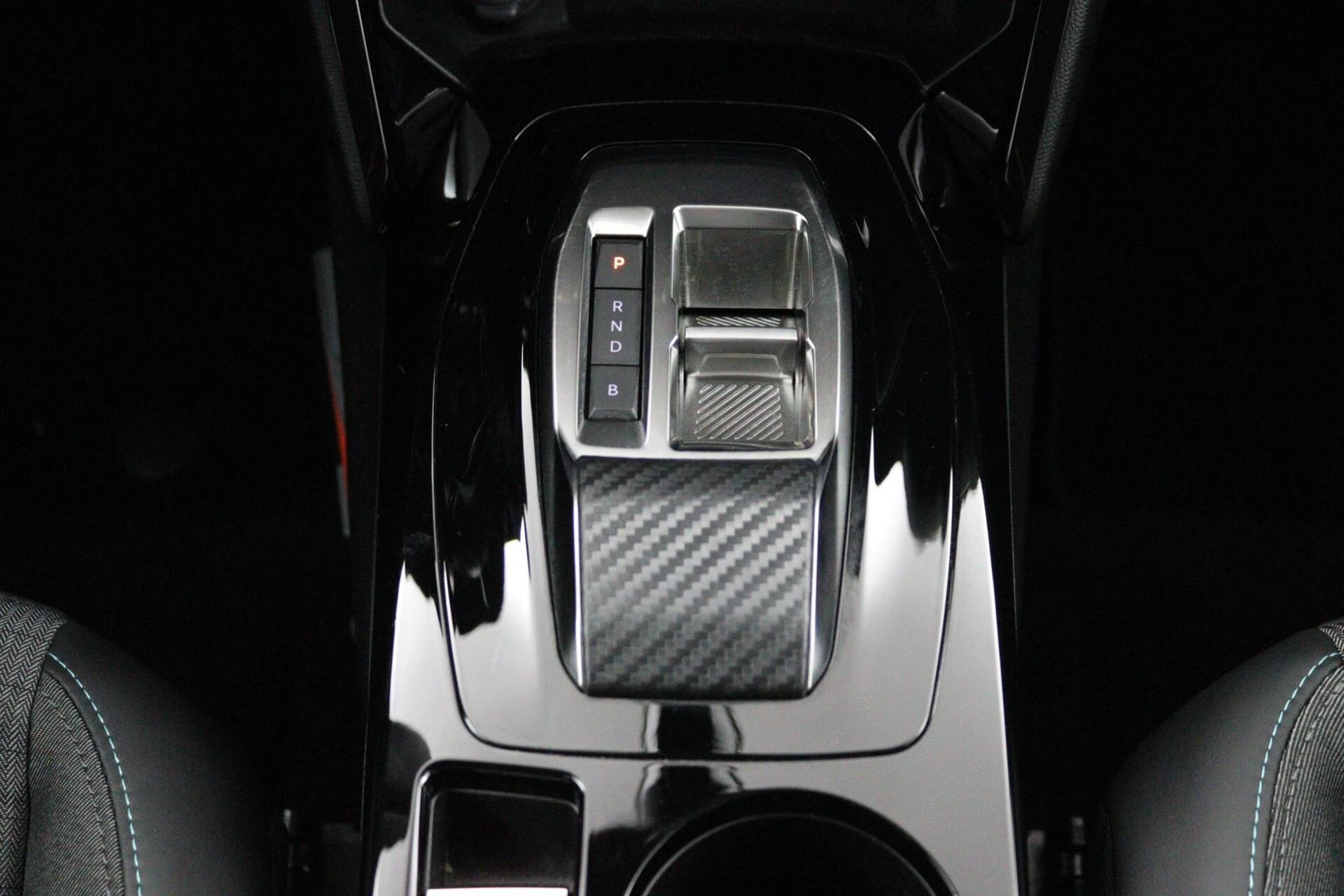 Hoofdafbeelding Peugeot e-2008