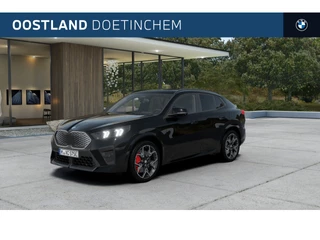 Hoofdafbeelding BMW iX2 BMW iX2 eDrive20 High Executive M Sport / Panoramadak / Trekhaak / M Sportstoelen / Adaptieve LED / M Adaptief onderstel / Parking Assistant Plus / Stuurverwarming