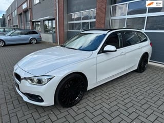 BMW 320i LCI Touring 184PK AUT LED Pano Groot Navi Trekhaak