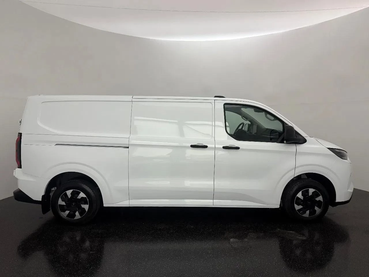 Hoofdafbeelding Ford E-Transit Custom