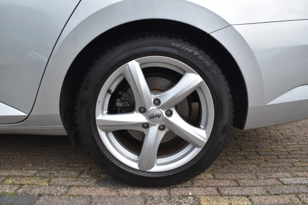 Hoofdafbeelding Škoda Superb