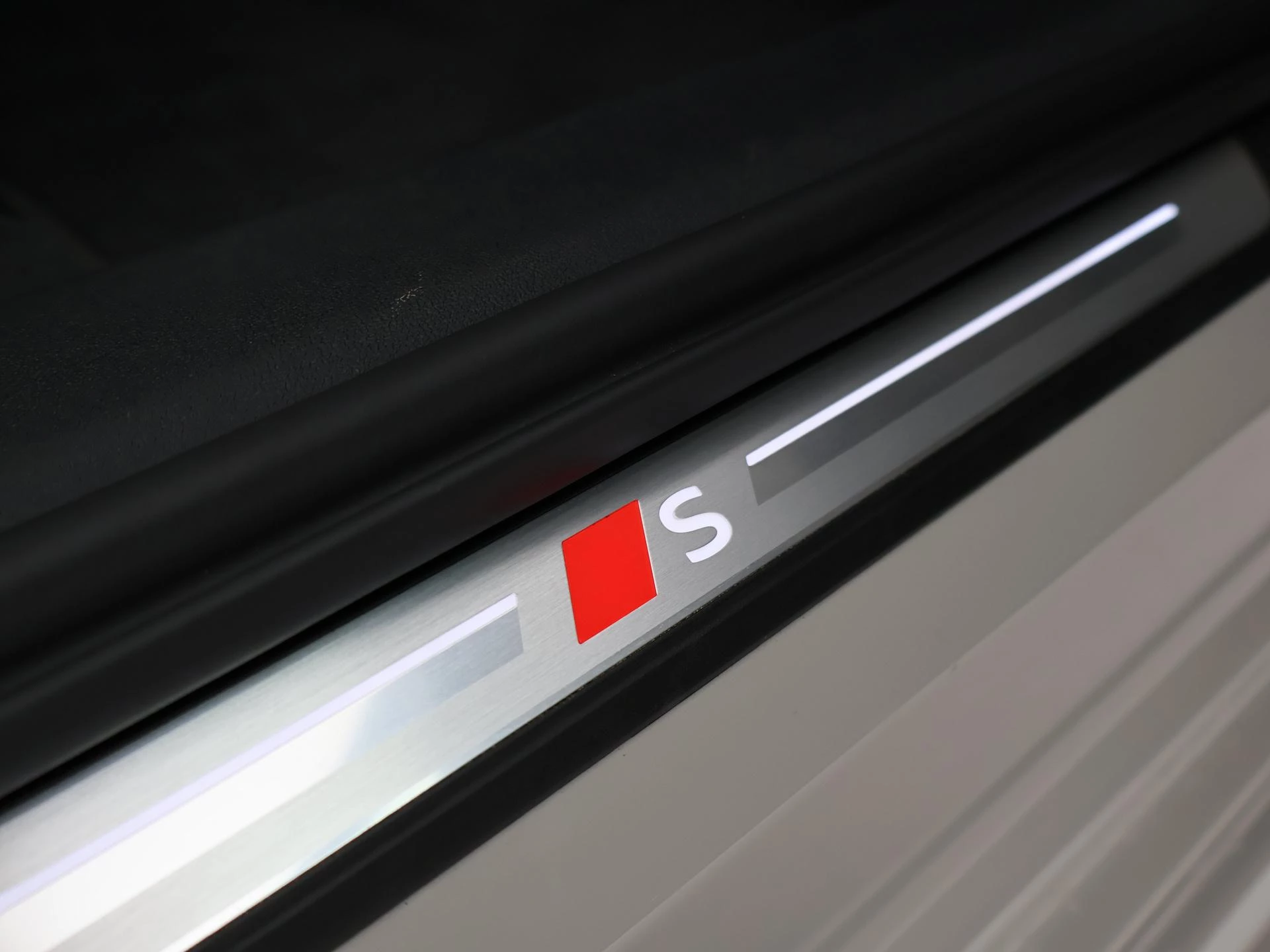 Hoofdafbeelding Audi A6 Avant e-tron