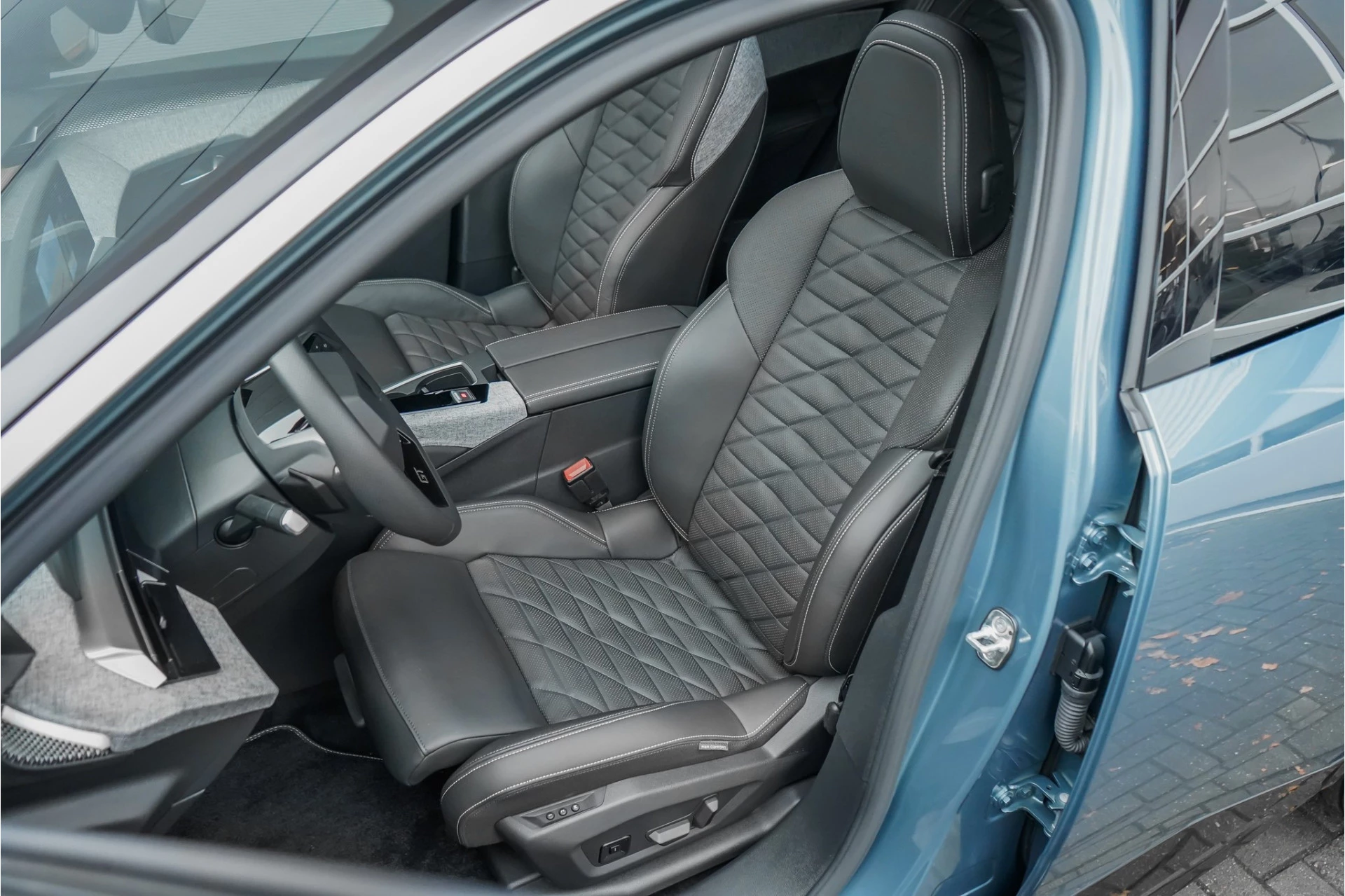 Hoofdafbeelding Peugeot e-3008