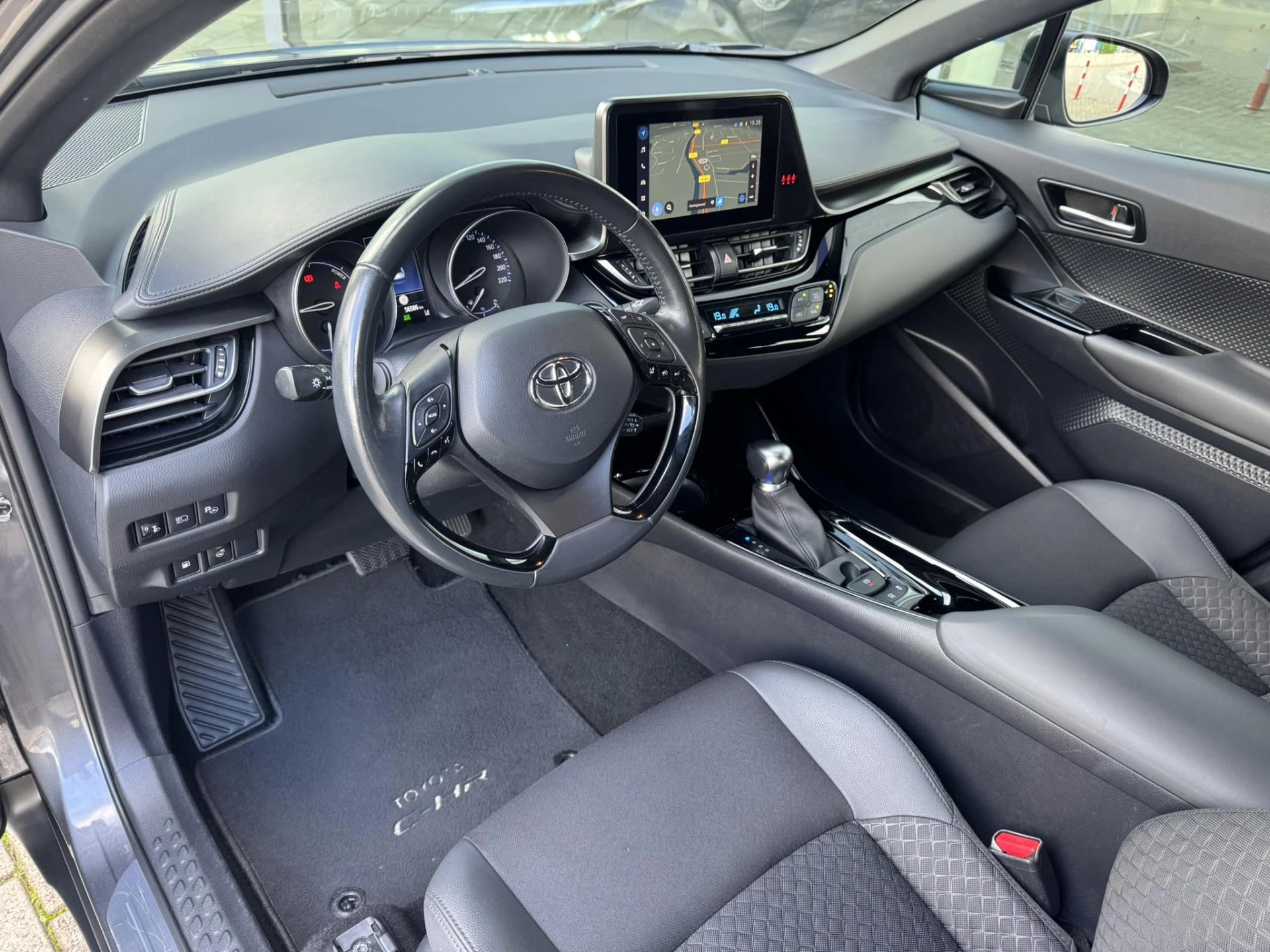 Hoofdafbeelding Toyota C-HR