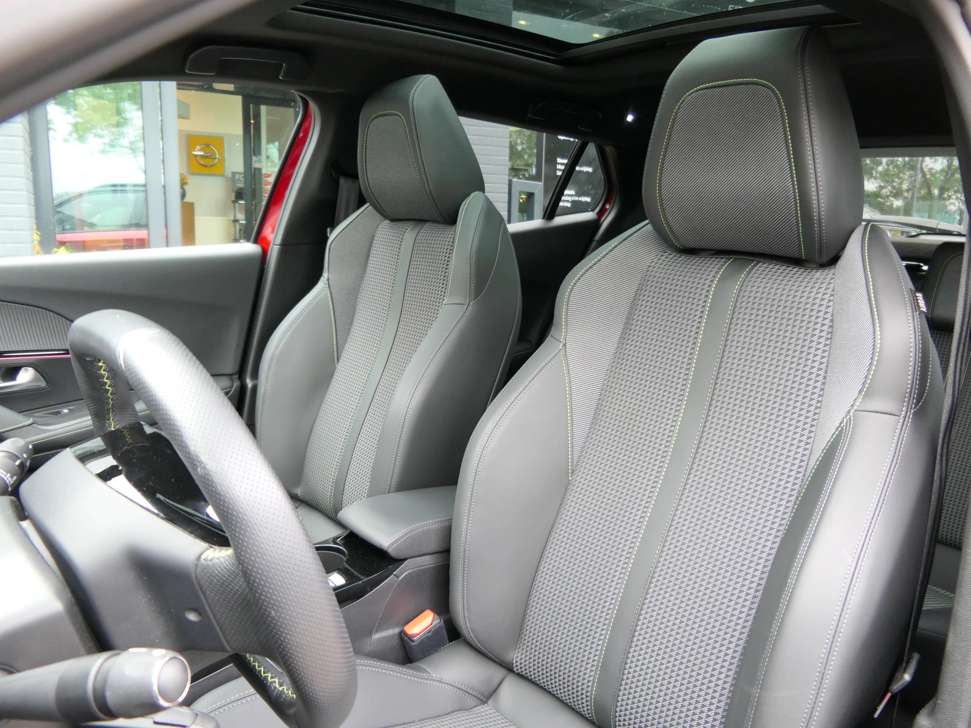 Hoofdafbeelding Peugeot e-2008