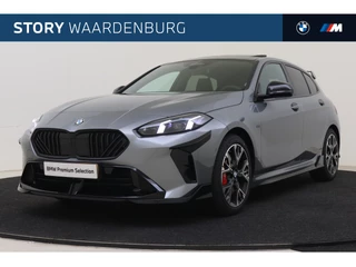 BMW 1 Serie 120 M Sport Automaat / Panoramadak / Trekhaak / Sportstoelen / M Adaptief onderstel / Comfort Access / Stuurverwarming / Adaptieve LED / Harman Kardon