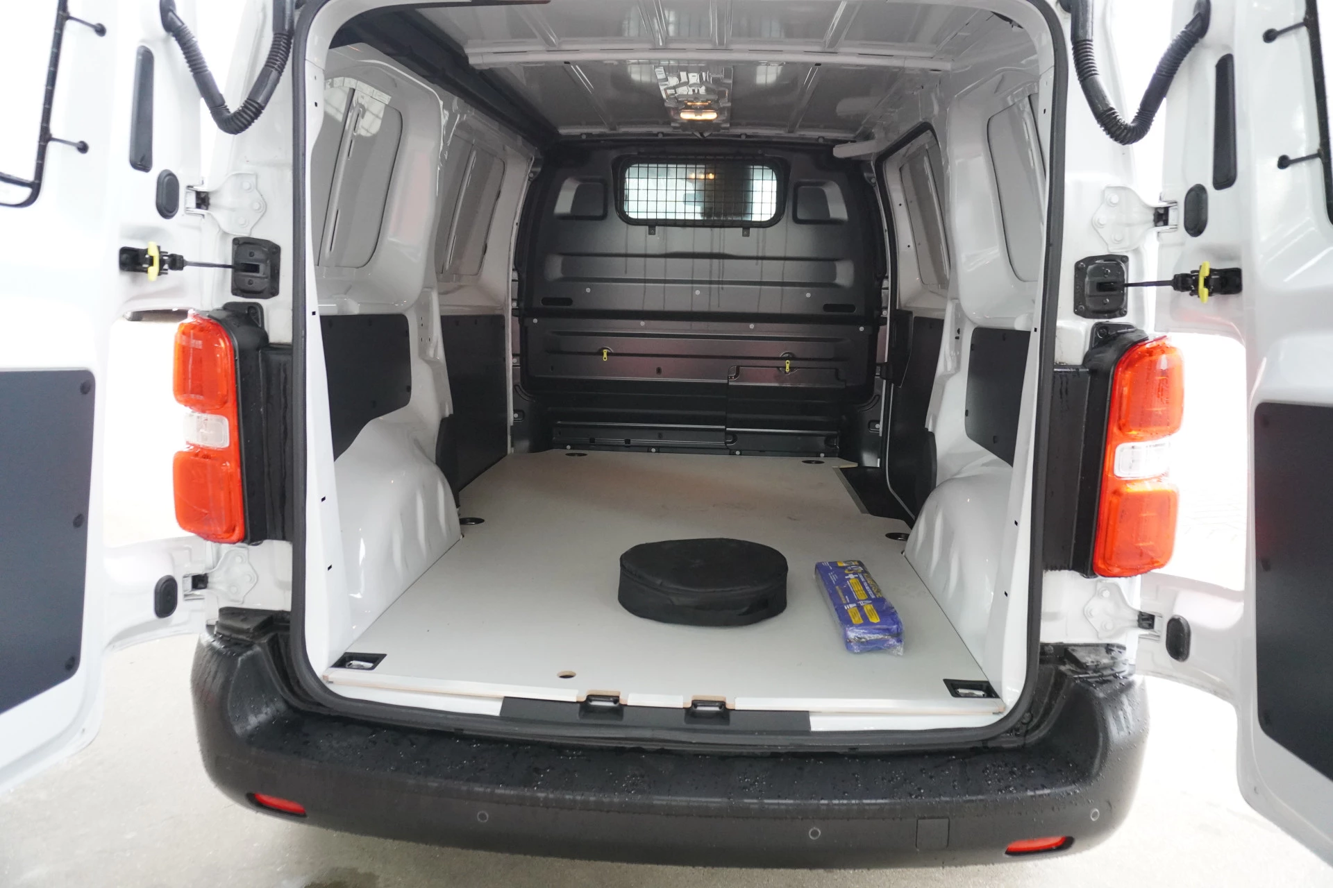 Hoofdafbeelding Peugeot e-Expert