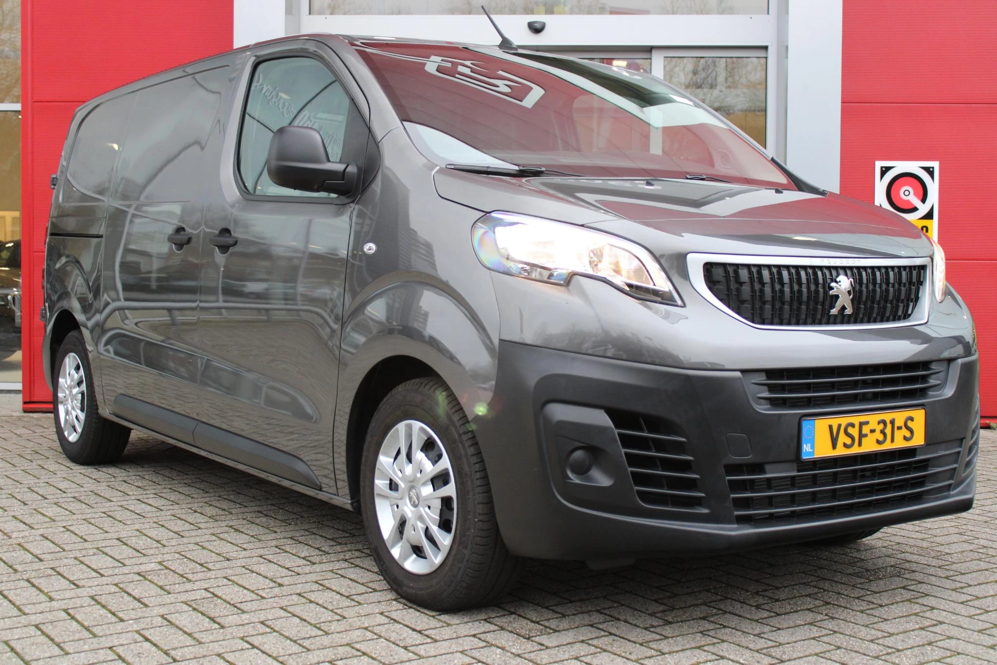 Hoofdafbeelding Peugeot e-Expert