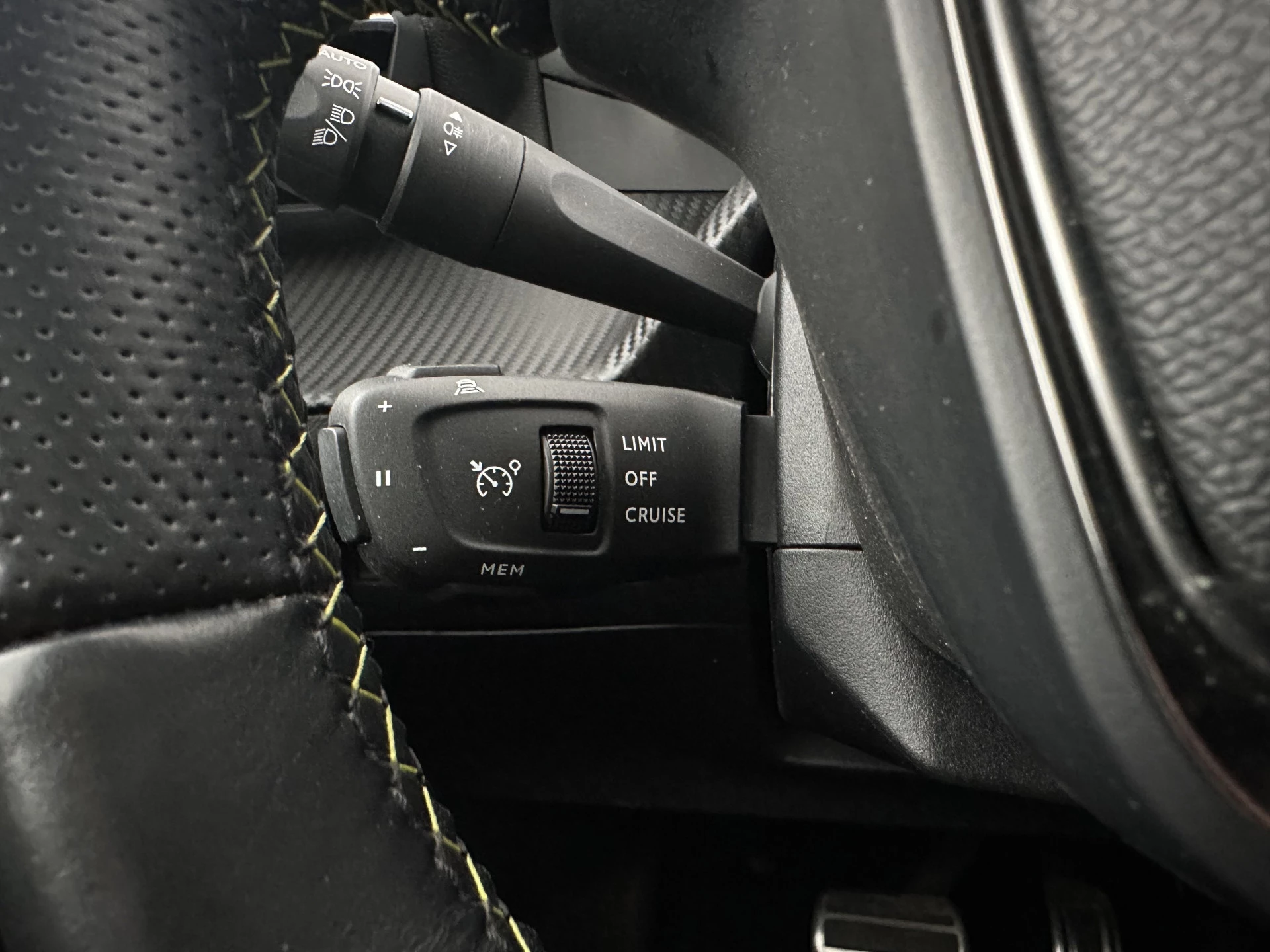 Hoofdafbeelding Peugeot e-208