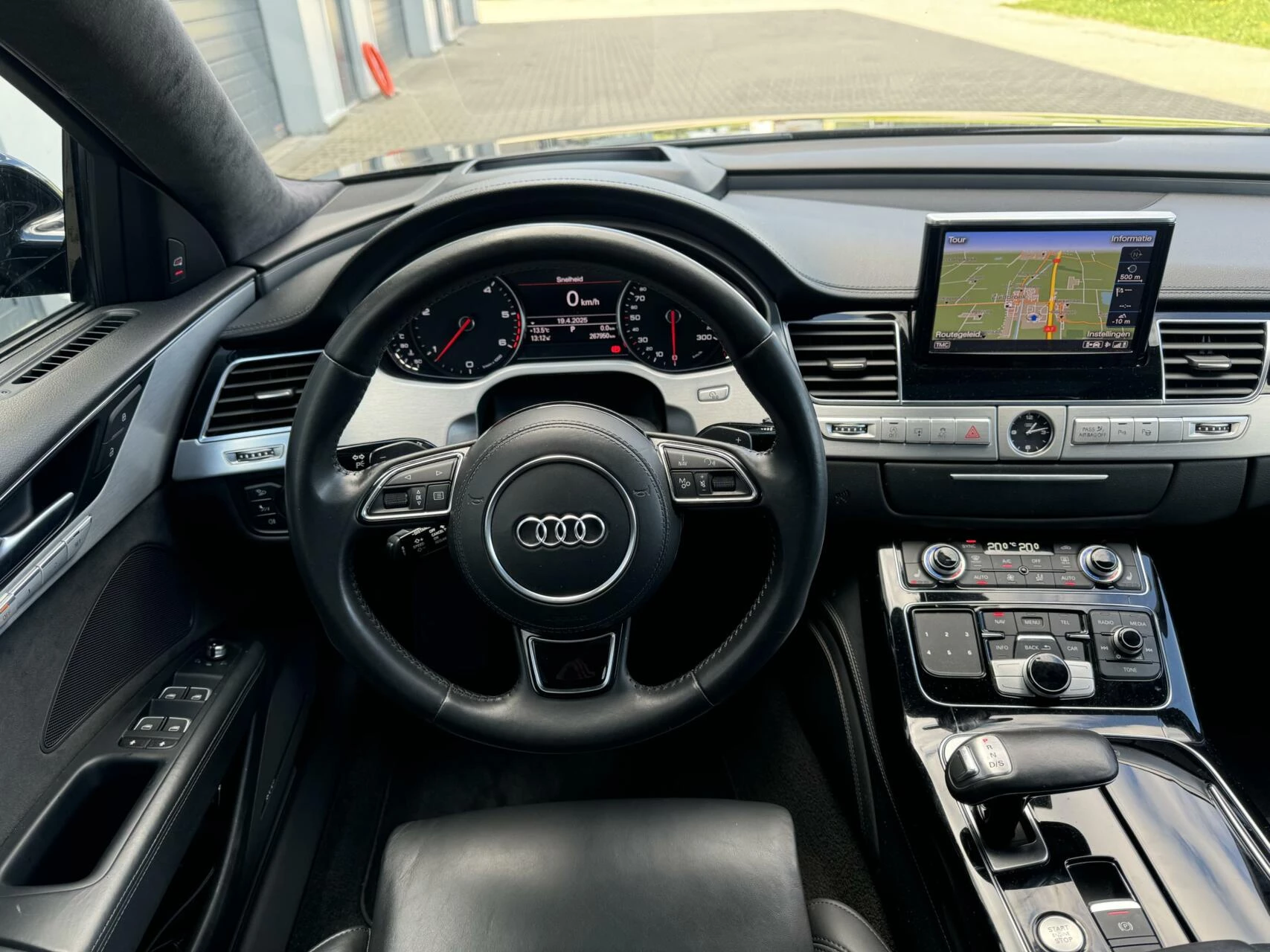 Hoofdafbeelding Audi A8