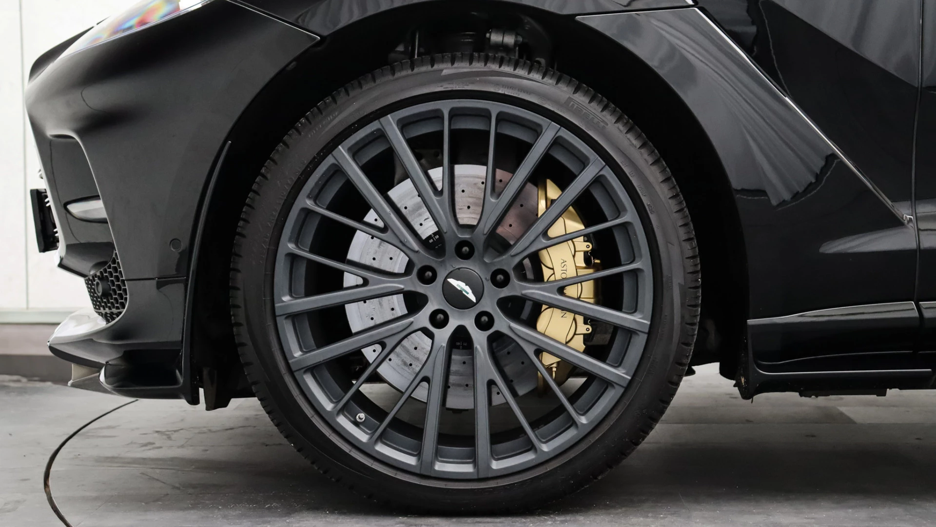 Hoofdafbeelding Aston Martin DBX