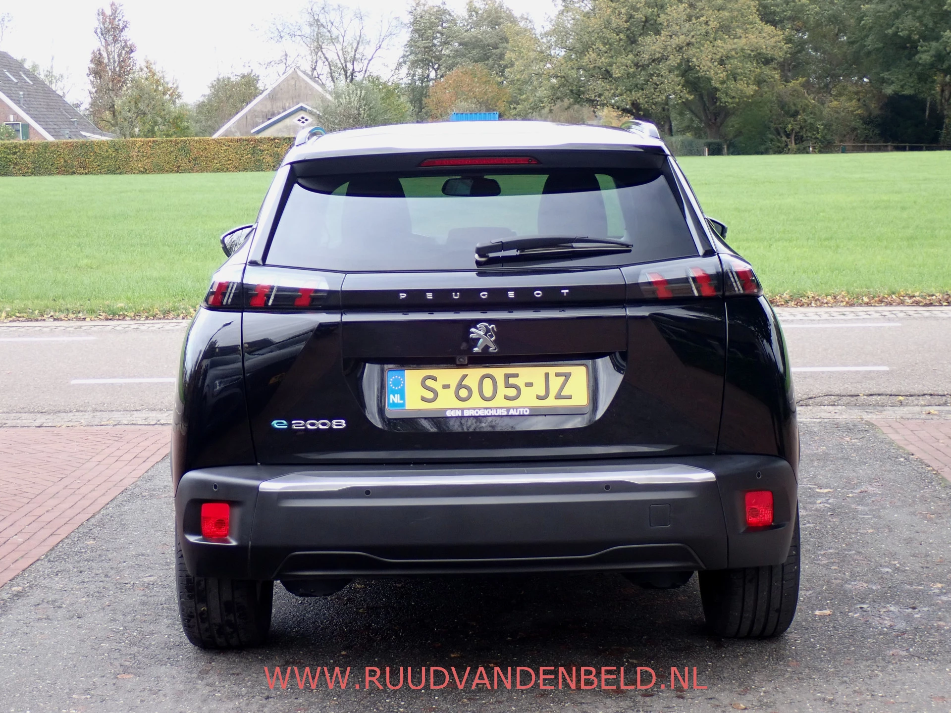 Hoofdafbeelding Peugeot e-2008