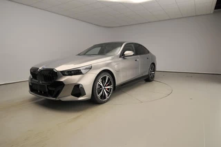 BMW 5 serie 530e M Sport Edition | M Sportpakket Pro | Innovation Pack | Travel Pack | Panoramadak