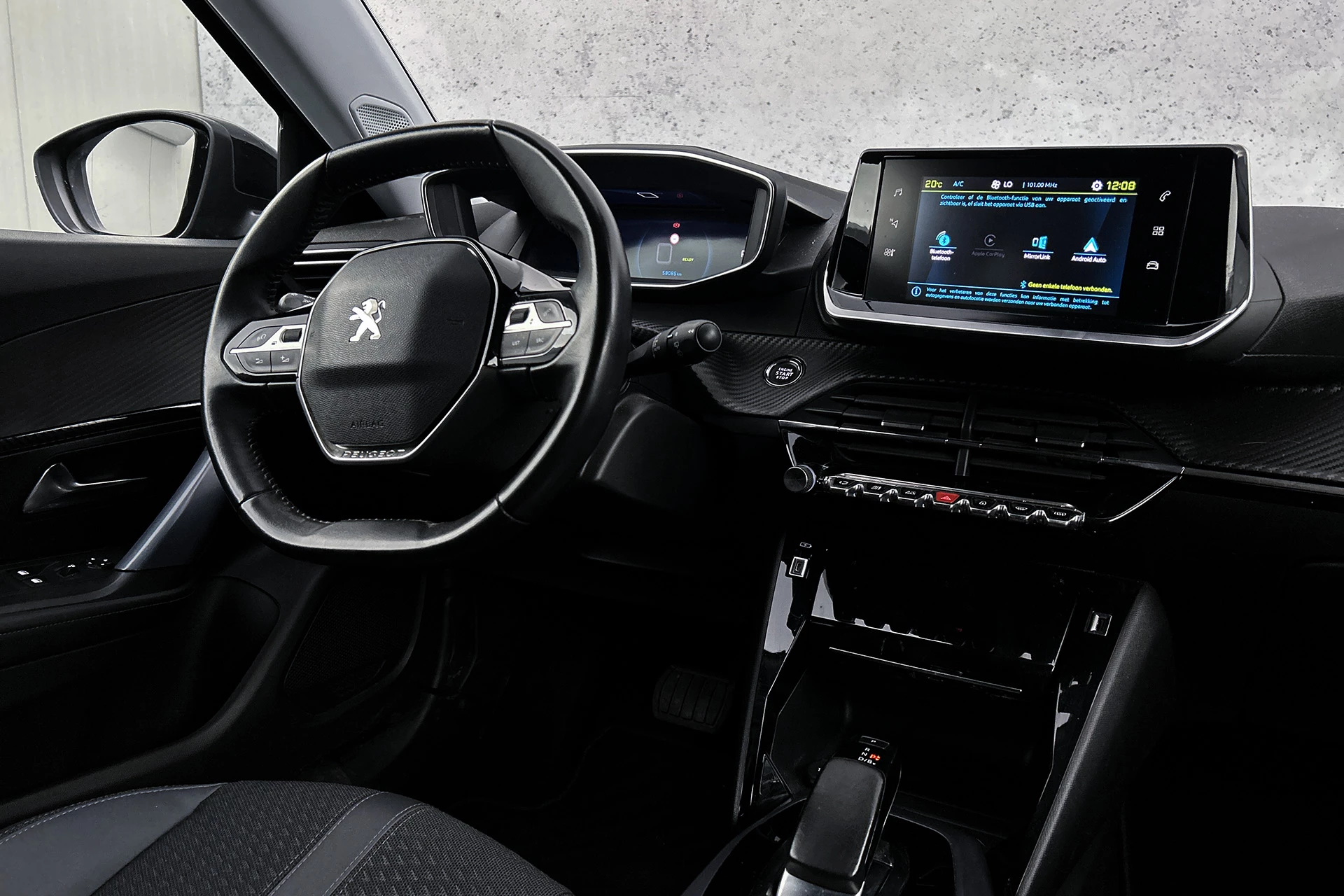 Hoofdafbeelding Peugeot e-2008