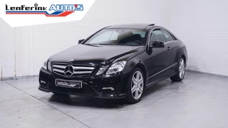 Hoofdafbeelding Mercedes-Benz E-Klasse Mercedes-Benz E-klasse Coupé 200 CGI Avantgarde NAP AMG Pack Navi Panodak PDC Xenon-verlichting sport-pakket lederen bekleding 18"-inch AMG wielen ortopedische stoelen electrisch-bedienbaar