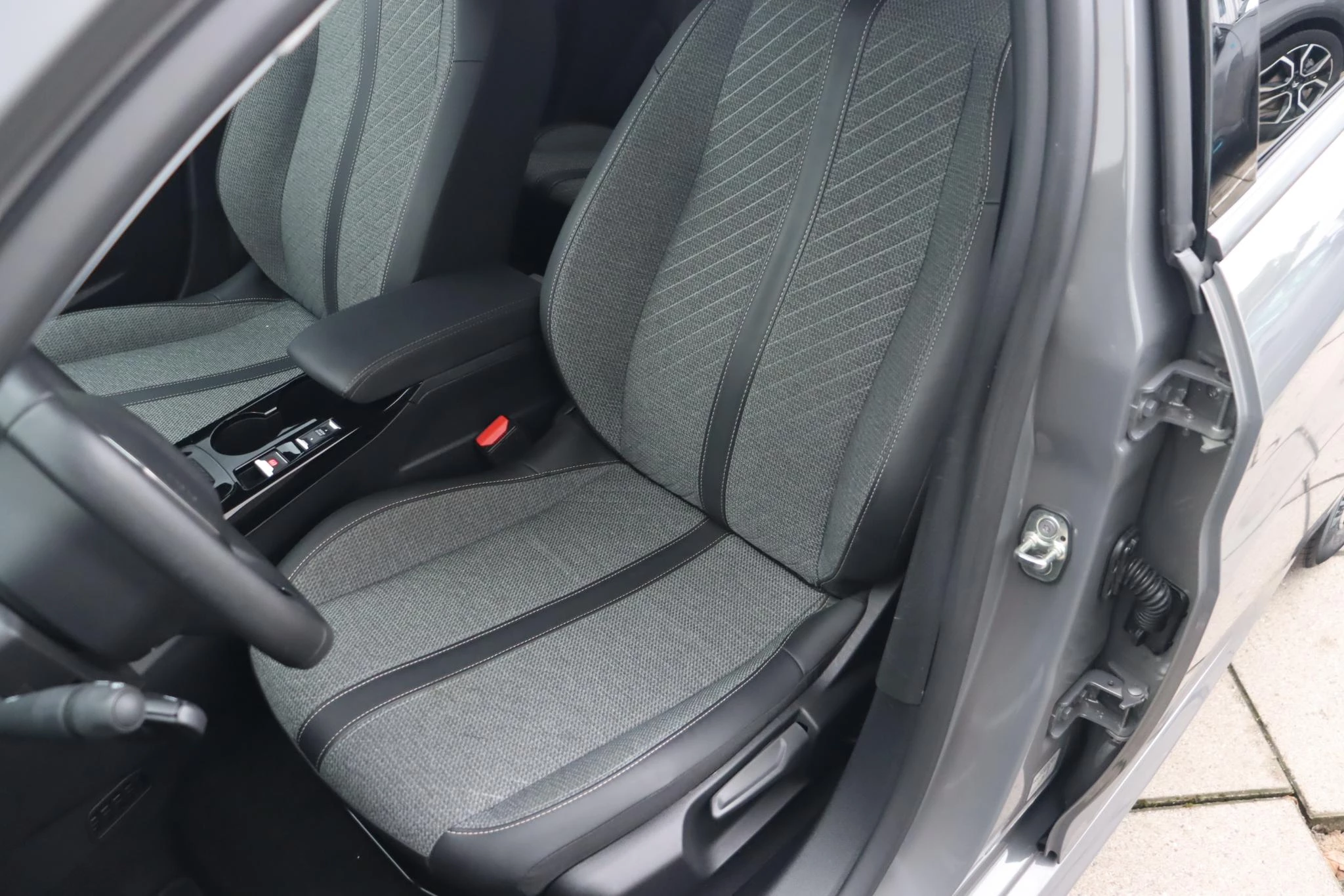 Hoofdafbeelding Peugeot e-208