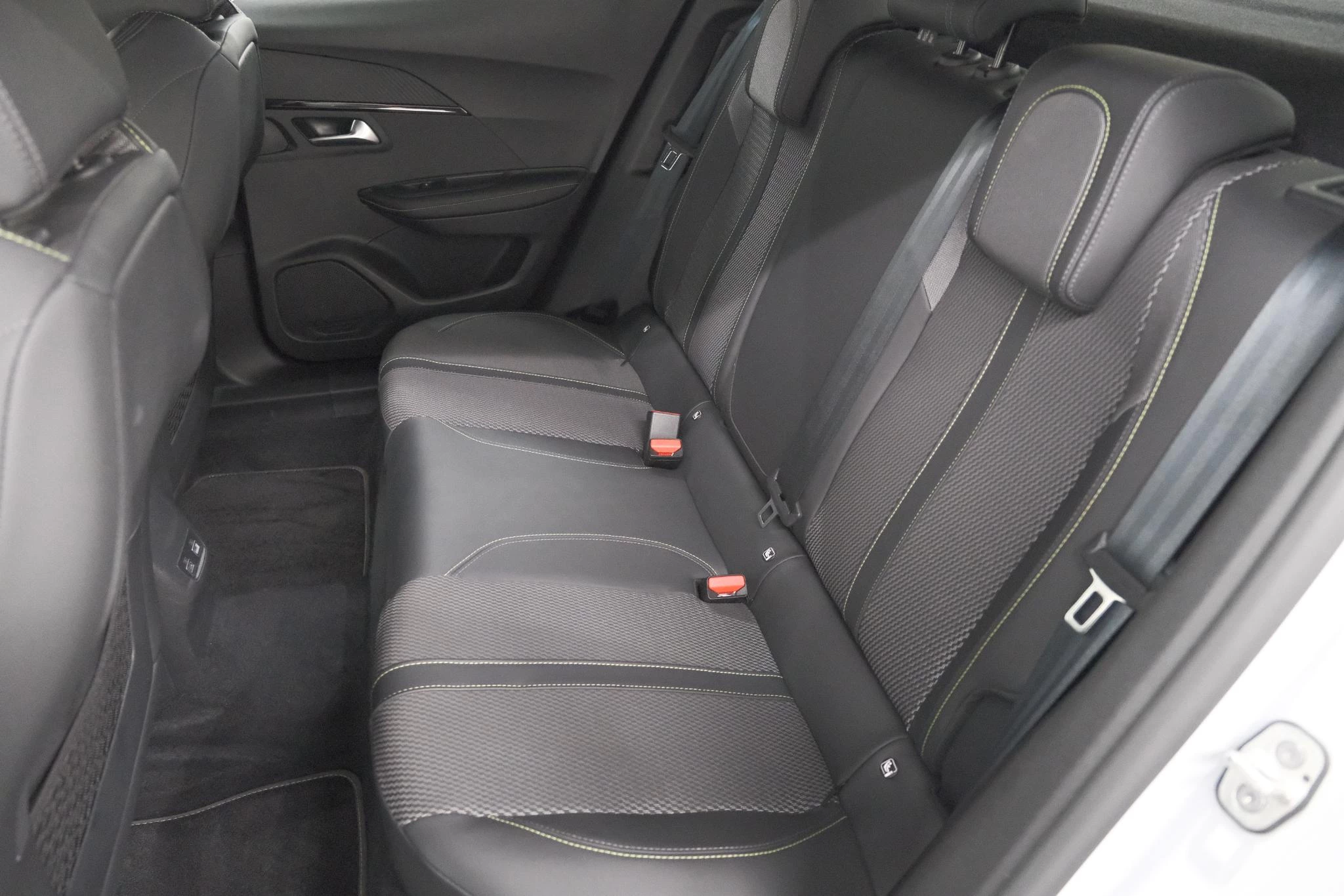 Hoofdafbeelding Peugeot e-2008