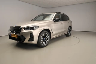 BMW iX3 Executive 80 kWh M-Sportpakket / Driving assist prof / LED / Park assist / Getint glas / Adaptief onderstel / Alu wielen 19 inch