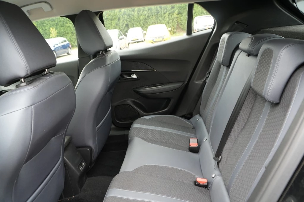 Hoofdafbeelding Peugeot e-2008