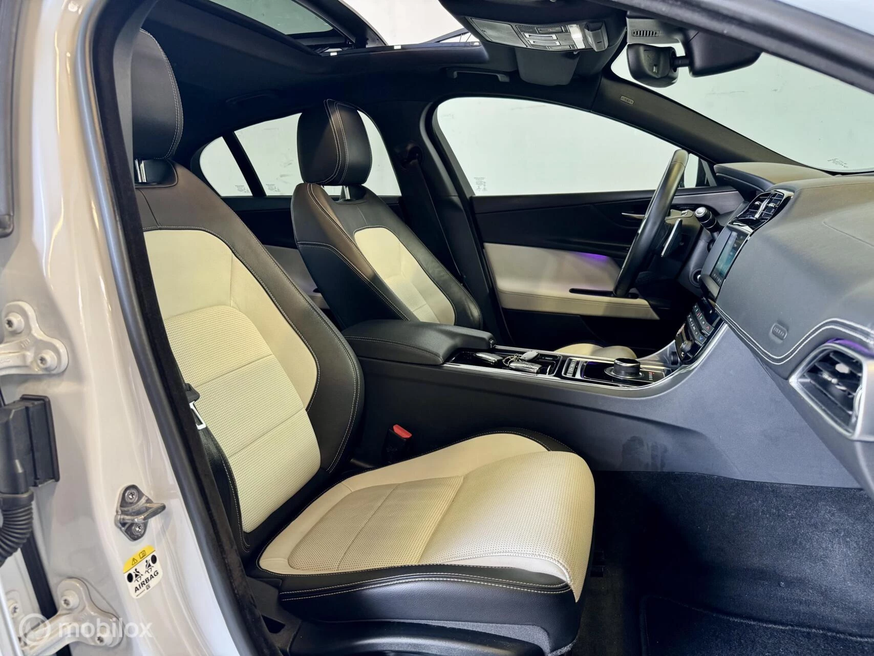 Hoofdafbeelding Jaguar XE