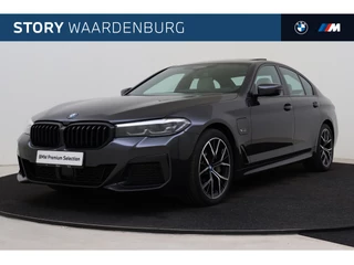 BMW 5 Serie 545e xDrive High Executive M Sport Automaat / Schuif-kanteldak / Sportstoelen / Achteruitrijcamera / Head-Up / Harman Kardon / Stoelverwarming / Live Cockpit Professional