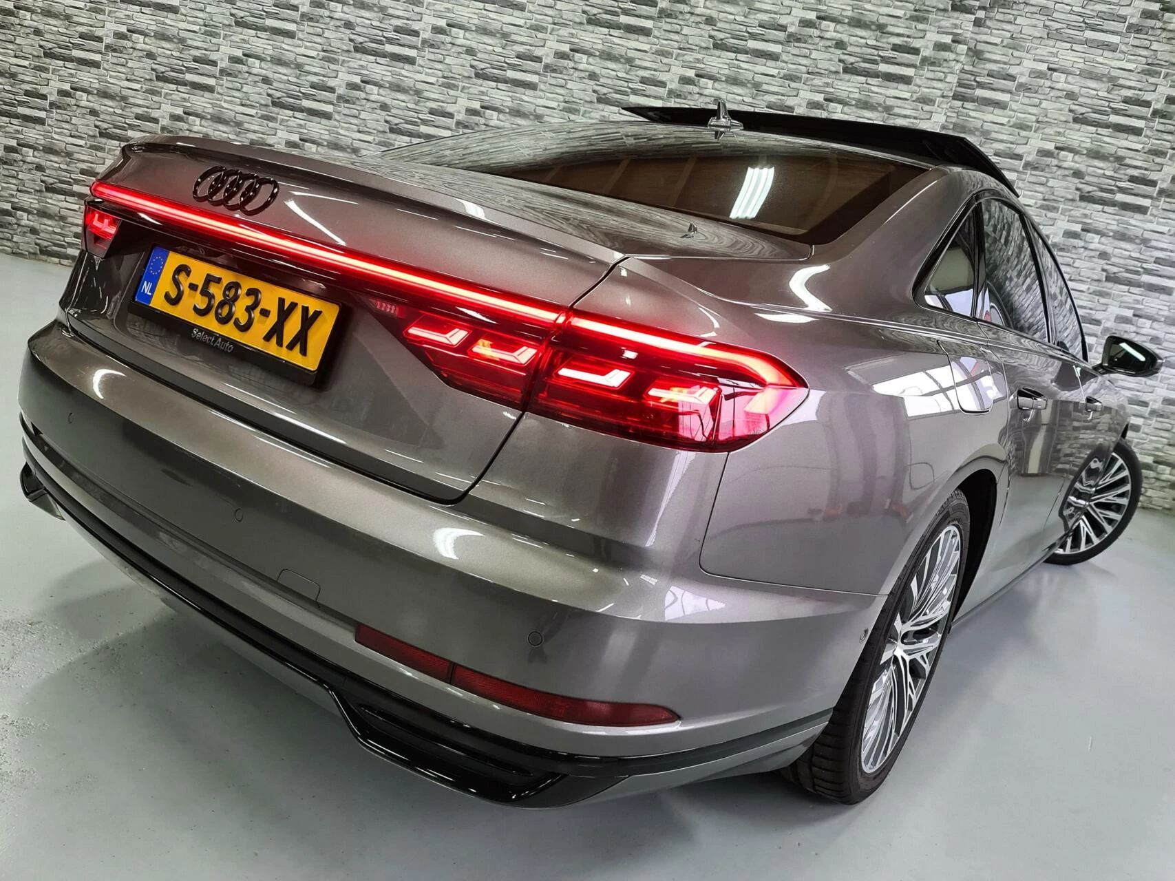 Hoofdafbeelding Audi A8