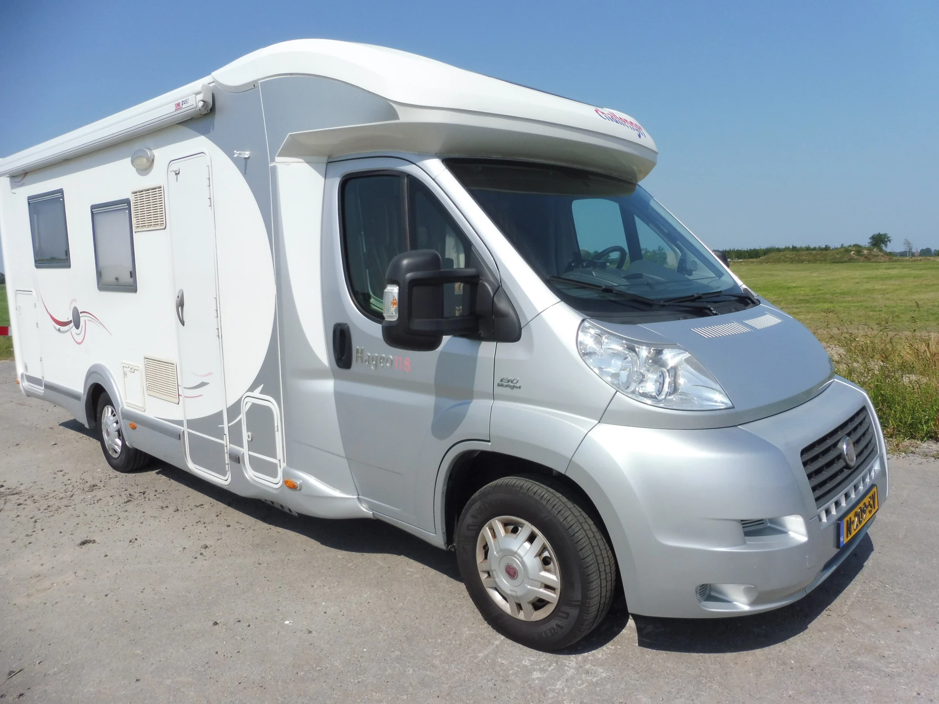 Hoofdafbeelding Challenger Mageo