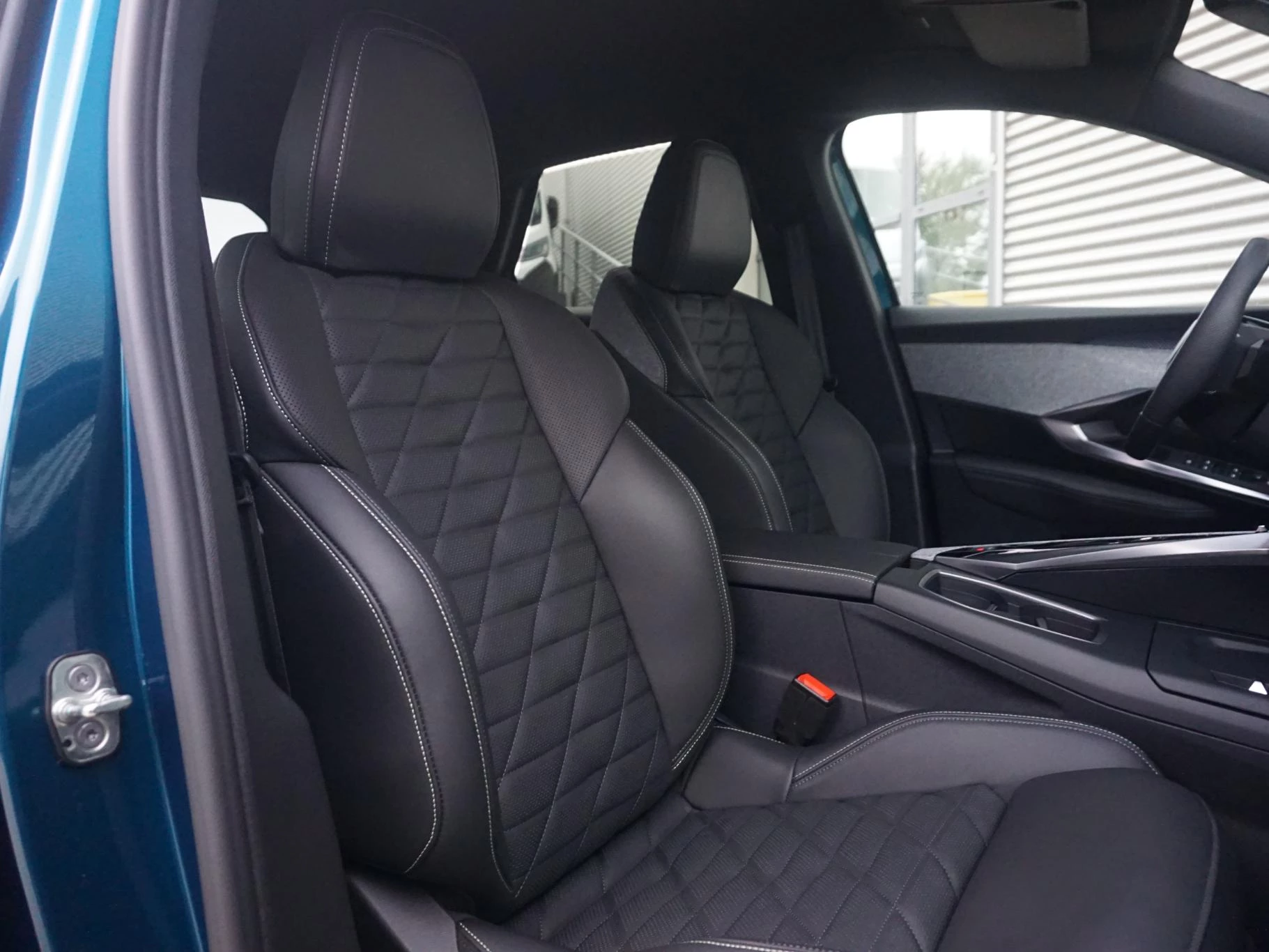 Hoofdafbeelding Peugeot e-3008