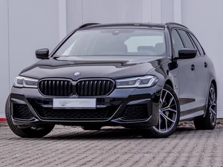 BMW 5 Serie Touring 530e M-SPORT ** LASER, LEDER, PANORAMA, TREKH, HuD, HiFi, ALARM ** € 37.500,= onder NP - Ex BMW-AG ** ** INFORMEER OOK NAAR ONZE AANTREKKELIJKE FINANCIAL-LEASE TARIEVEN **