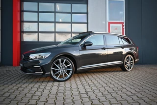 Volkswagen Passat Variant 1.4 TSI PHEV GTE | PANO | LED