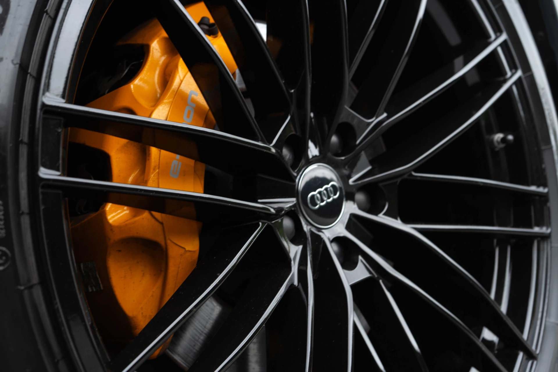 Hoofdafbeelding Audi e-tron