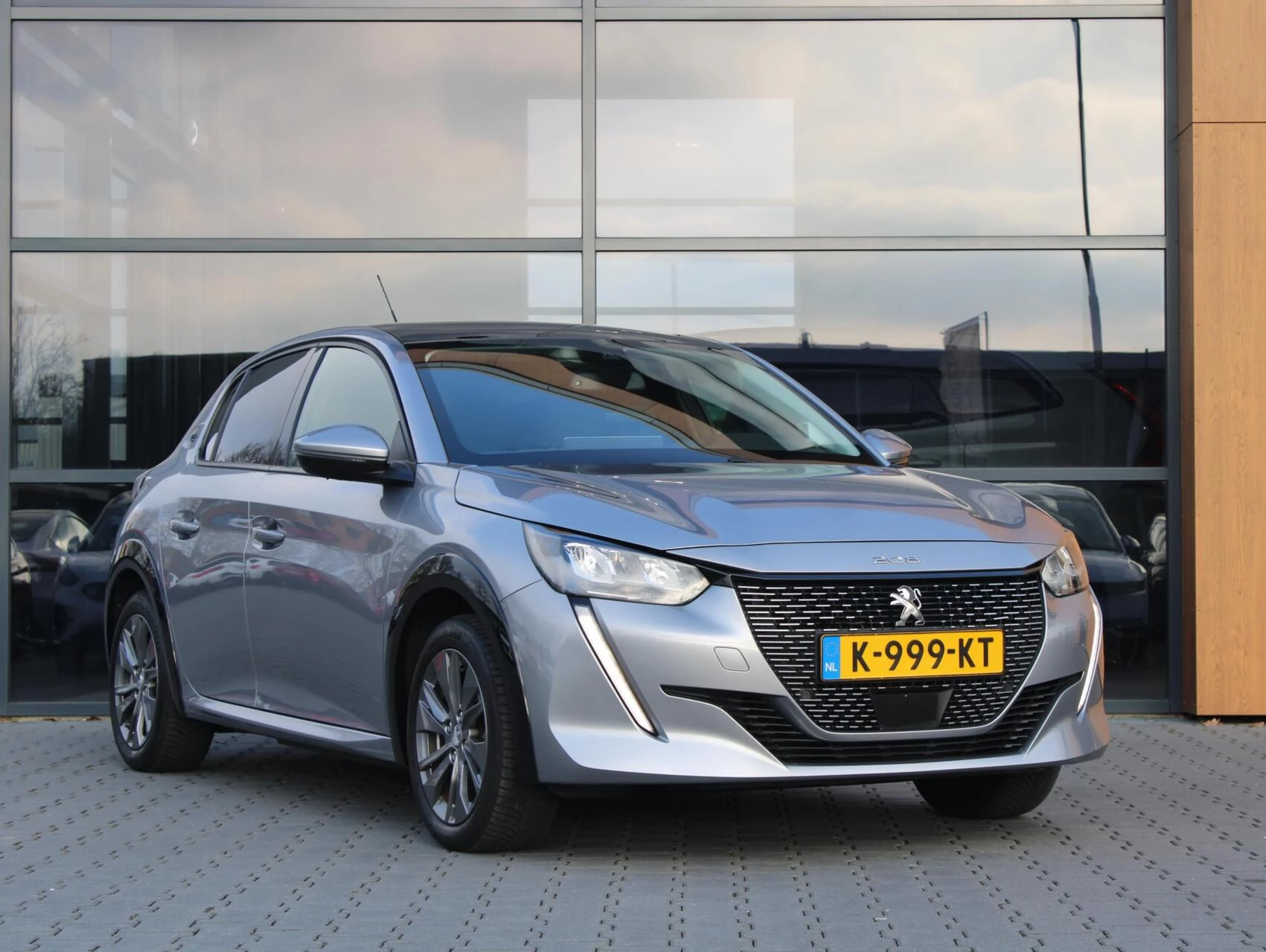 Hoofdafbeelding Peugeot e-208