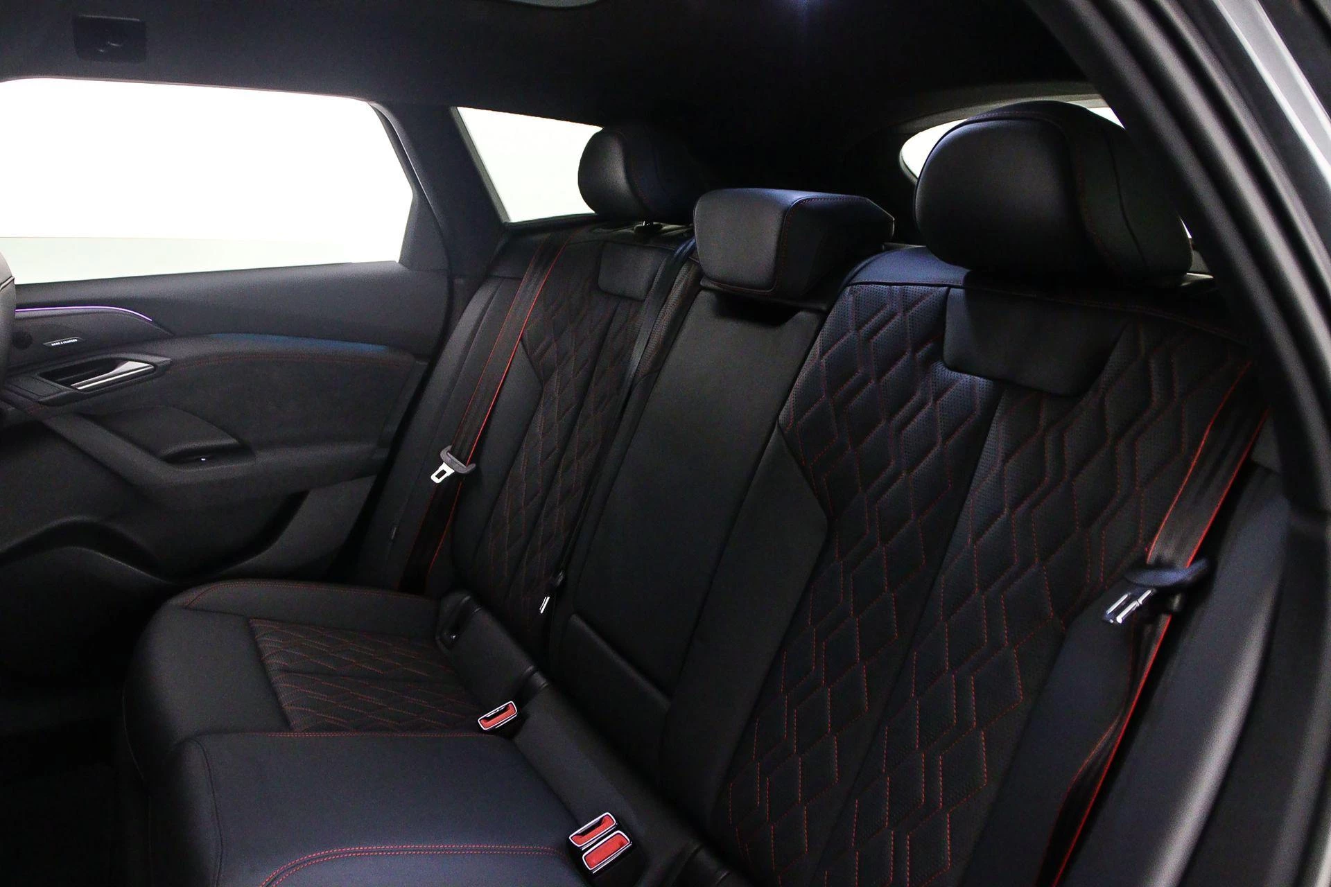 Hoofdafbeelding Audi A6 Avant e-tron